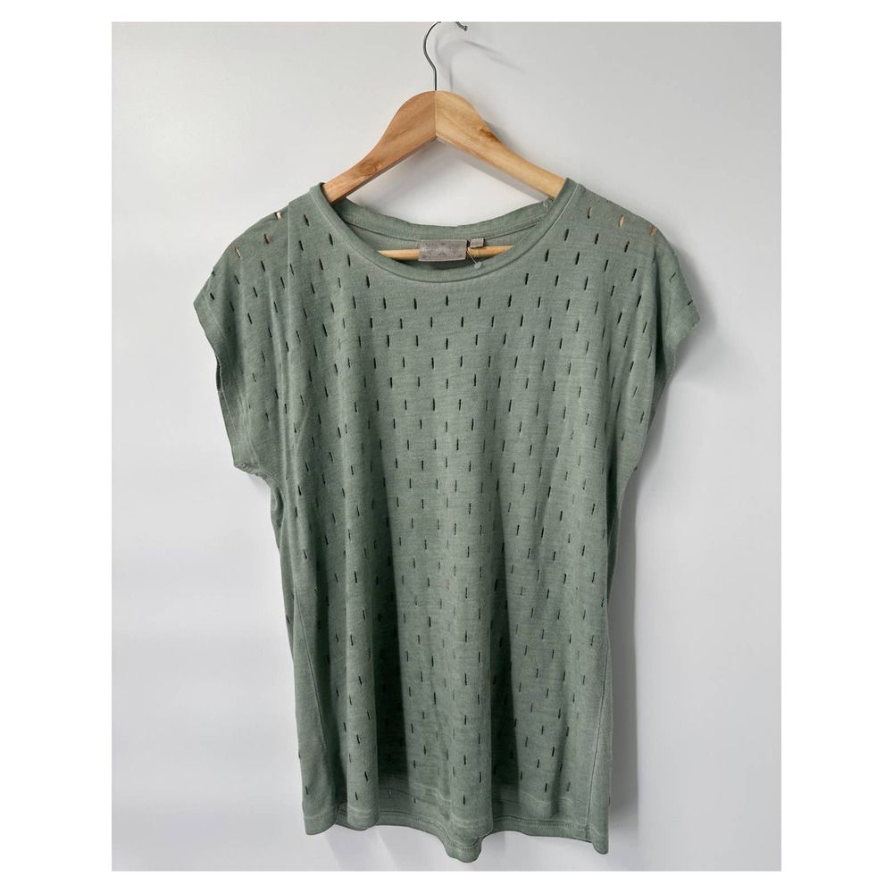 NWOT Dantelle Green Crew Neck Short Sleeve Perforated Shirt Medium - Picture 6 of 7